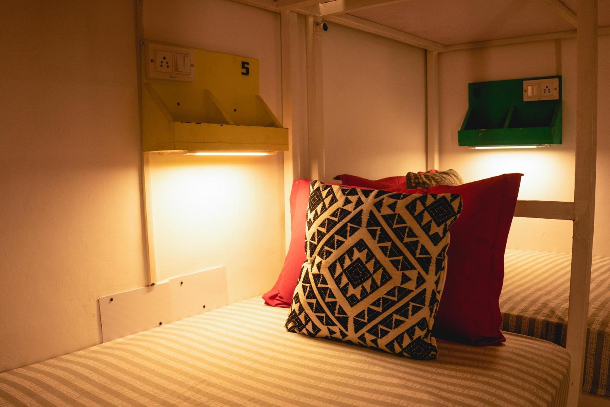 Mitra Mcleodganj Hostel McLeod Ganj Bagian luar foto