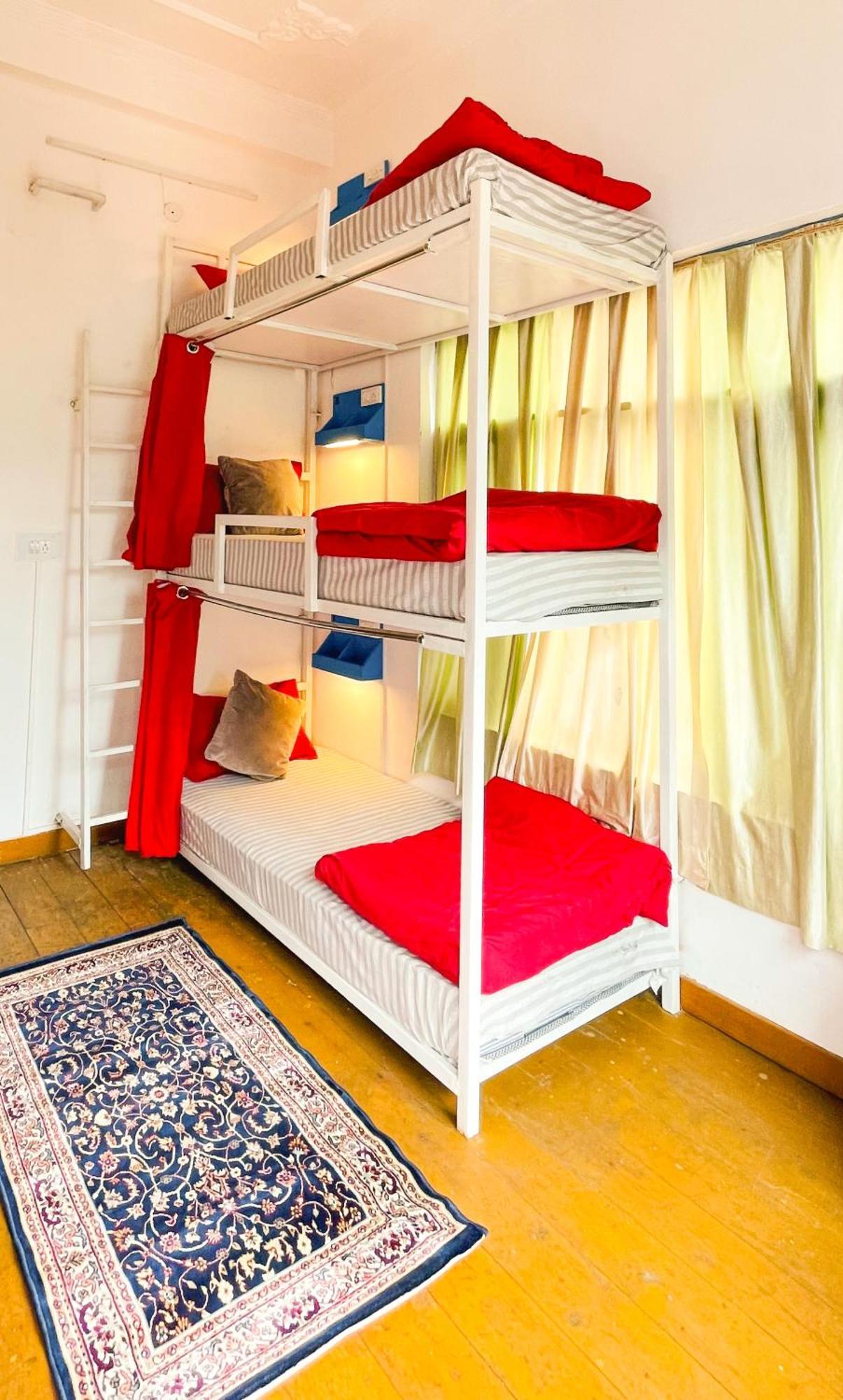 Mitra Mcleodganj Hostel McLeod Ganj Bagian luar foto