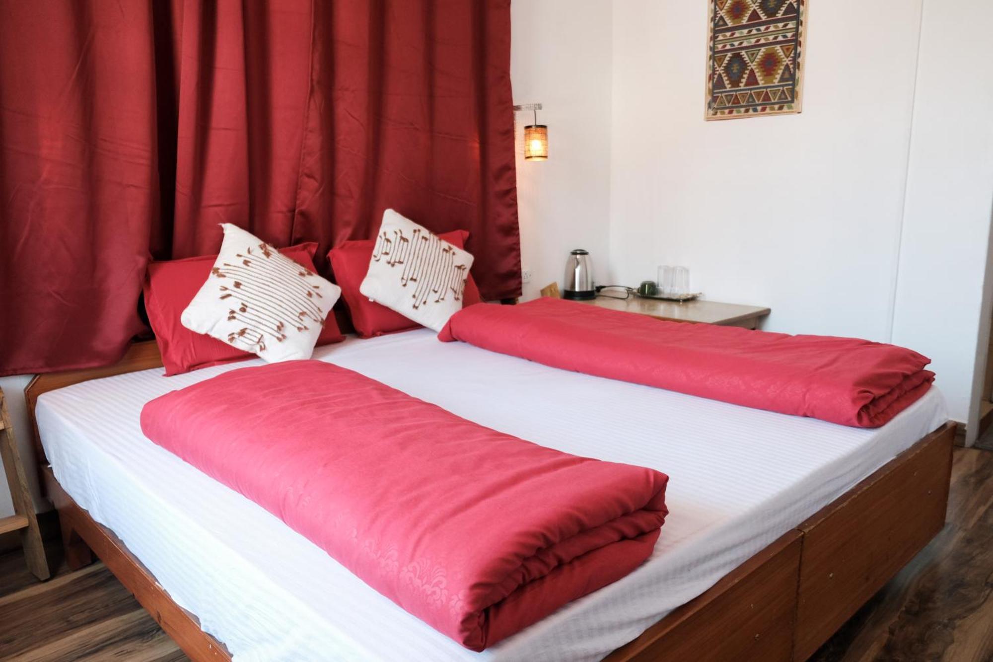 Mitra Mcleodganj Hostel McLeod Ganj Bagian luar foto