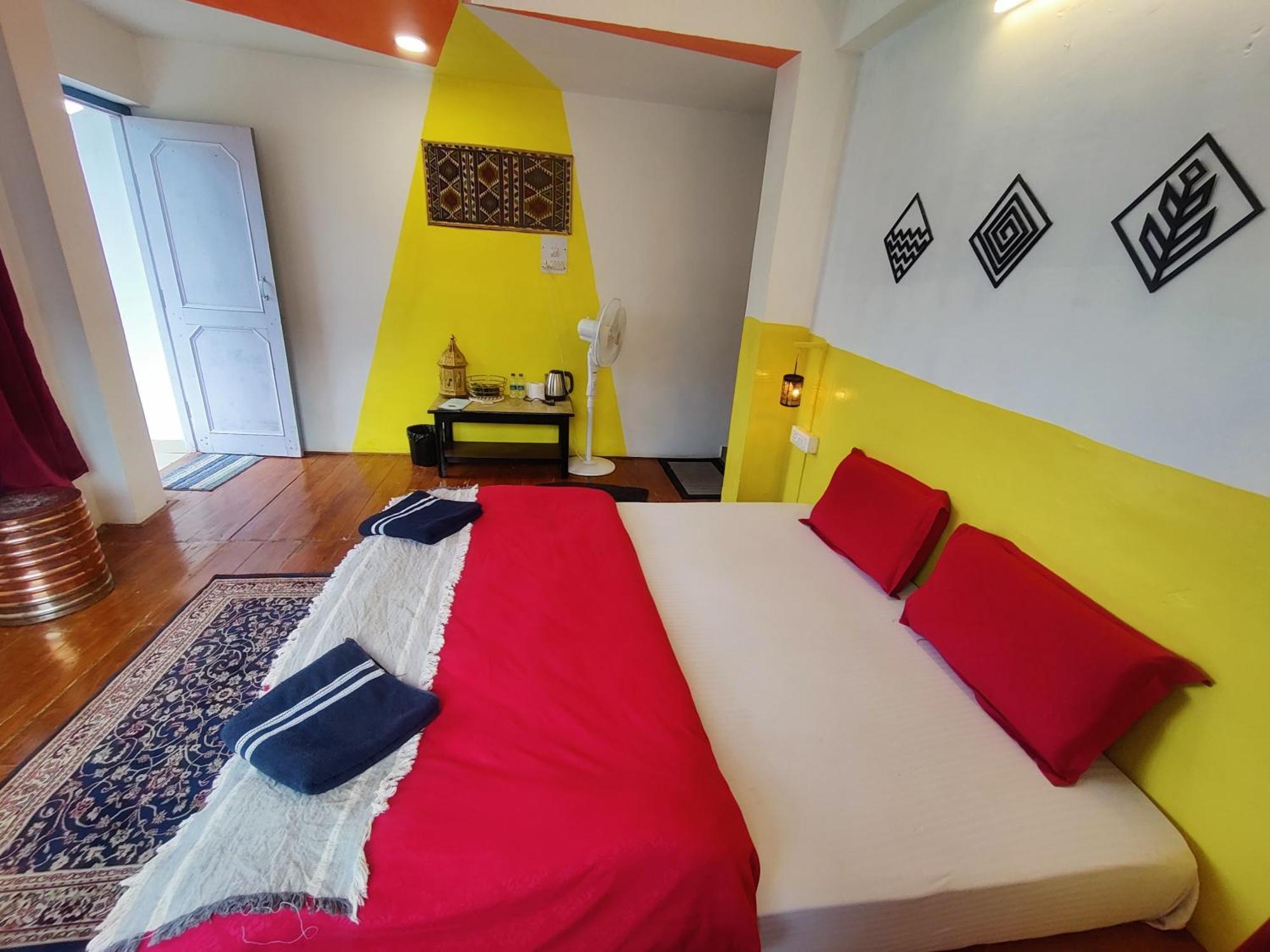Mitra Mcleodganj Hostel McLeod Ganj Bagian luar foto